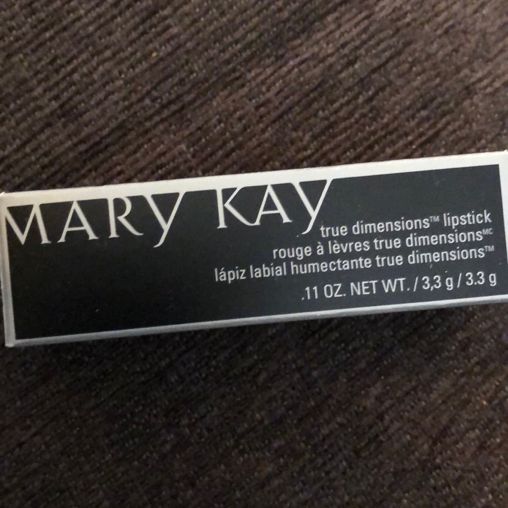 True dimensions lipstick